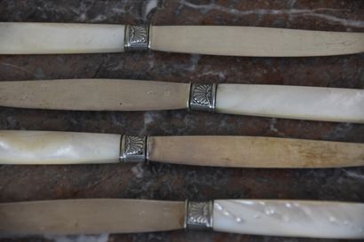 null Set of twelve knives 

Silver blade with Minerve mark, mother-of-pearl handle,...