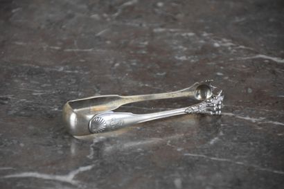 Silver sugar tongs Minerve mark 
With claws...