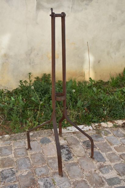 null Wrought iron well top, 19th century

H. 163 L. 60 D. 62 cm