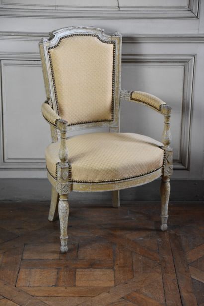 null A Directoire period molded, carved and lacquered wood cabriolet armchair 

Resting...