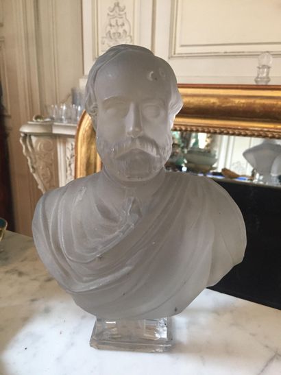 null Jean Louis VÉRAY (1820-1881)

Henri V, Count of Chambord, 1872

Crystal bust

H....