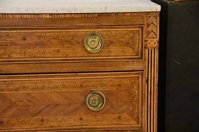 null 
Veneer chest of drawers, Italy first quarter of the 19th century




Opening...
