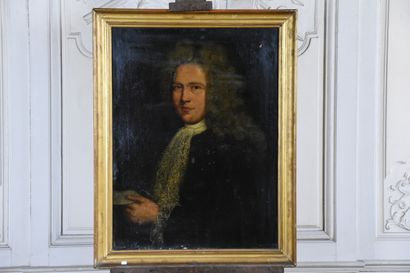  Ecole française du XVIIIe siècle 
Portrait d'homme à la lettre 
Toile (accidents)...