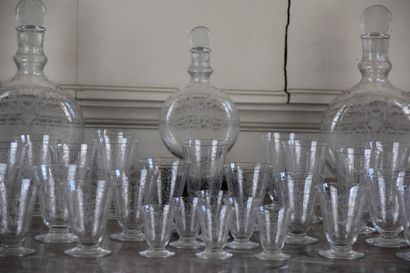 null Baccarat crystal serving set 

Michelangelo model 

Including two wine decanters...