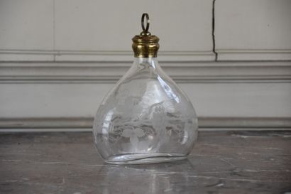 null Engraved glass decanter, silver mounting, Minerve mark

Decorated with vine...