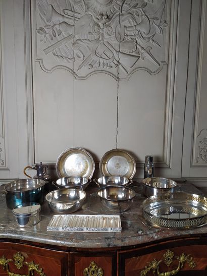 null A large lot of silver plated metal including pots, dishes (one monogrammed),...