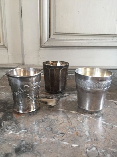 null Trois timbales en argent poinçon Minerve