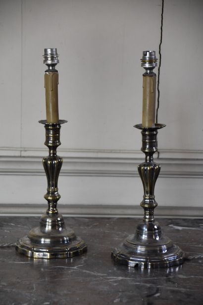 null A pair of Louis XV period silvered bronze candlesticks 

H. 26 cm 

Wear to...