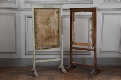 null Two mantel screens, 19th century

One lacquered, the other in natural wood

H....