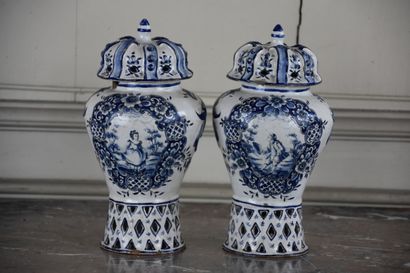 null Pair of covered earthenware pots, 19th century

With blue cameo decoration of...