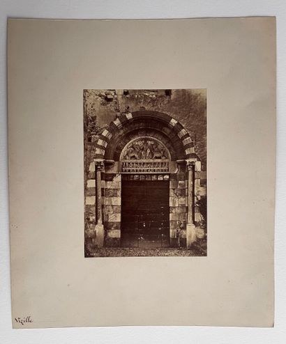  Victor Muzet (1828-18..) 
Portail du prieuré de Vizille 
Excursion à Vizille, Juillet...