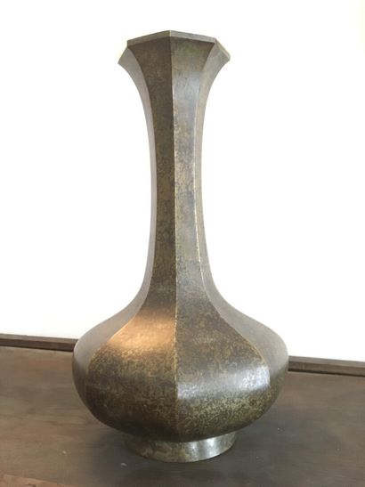 null Asia, 20th century

Vase with long tubular neck

H.33 cm
