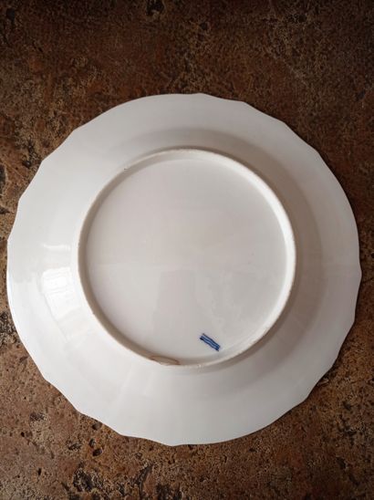 null COPENHAGEN, 19th century

Set of twenty-four porcelain plates with contoured...