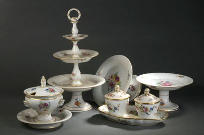 null Paris, 19th century

Porcelain service set including twenty-six plates, a jam...