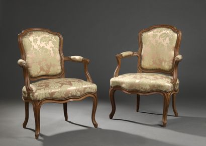 null Pair of cabriolet armchairs in moulded and carved wood stamped Bauve from the...