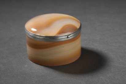 null Agate and silver box from the end of the 19th century

H. 3 cm