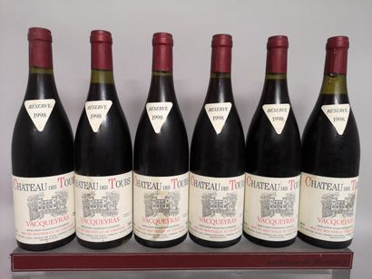 null 6 bottles CHATEAU DES TOURS Vacqueyras - (RAYAS) 1998 Labels slightly stained....
