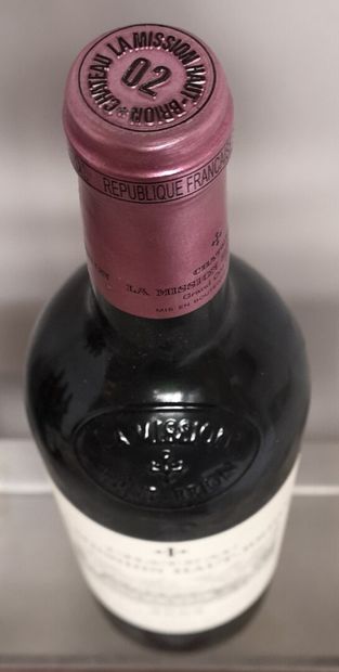 null 1 bouteille Château LA MISSION HAUT BRION - Cru Classé de Graves 2002