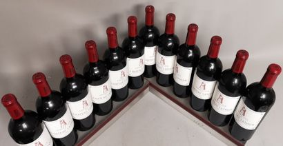 null 12 bouteilles Château LATOUR - 1er GCC Pauillac 2001 En caisse bois.