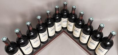 null 12 bouteilles Château NENIN - Pomerol 2005 En caisse bois.