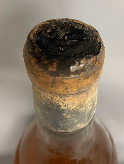  1 bottle Château ROUMIEU - Sauternes Barsac 1952 
Label damaged, low shoulder. Capsule...