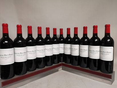  12 bottles Château HAUT BAILLY - Grand Cru Classé de Graves 2005 In wooden case...