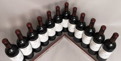null 12 bouteilles Château SOCIANDO MALLET - Haut Médoc 1998 En caisse bois.