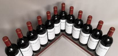 null 12 bouteilles Château PONTET CANET - Pauillac 1998 En caisse bois.