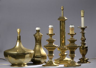 Paire de pieds de lampe PAIRE DE PIEDS DE LAMPE en bronze doré dans le goût du XVIIe...