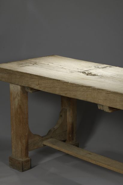 TABLE A GIBIER, XIXe siècle TABLE A GIBIER, XIXe siècle

En bois naturel, repose...
