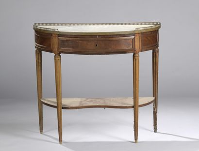 CONSOLE de style Louis XVI Louis XVI style CONSOLE

It rests on four tapered and...