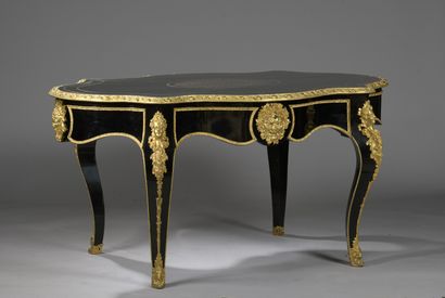 TABLE DE MILIEU d'époque Napoléon III TABLE DE MILIEU d'époque Napoléon III 

En...