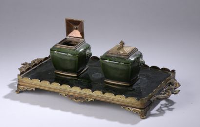 THÉODORE DECK (1823-1891) : PAIRE D'ENCRIERS THEODORE DECK (1823-1891)

Pair of jade...