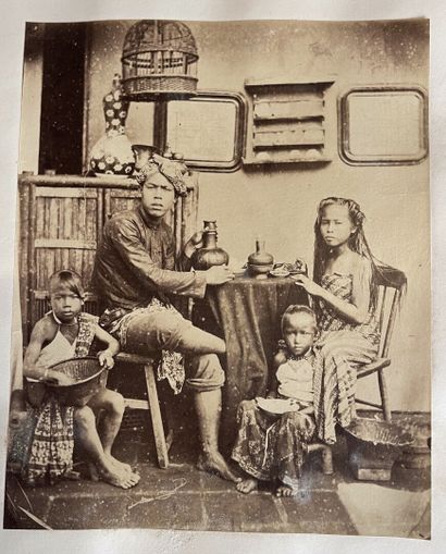  PORTRAITS ET SCÈNES DE COURS JAVANAISES, Java, début des années 1860 
Folio, relié...