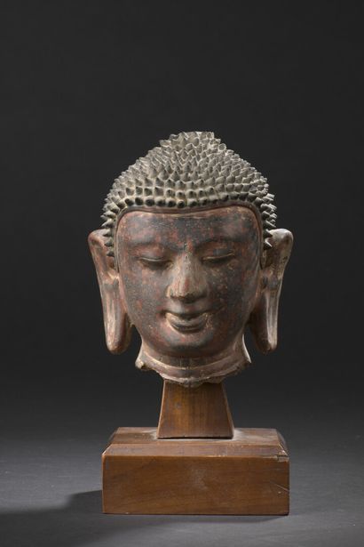 null Tête de bouddha en laque sèche


Thaïlande, XVIIe-XVIIIe siècle 


Le visage...