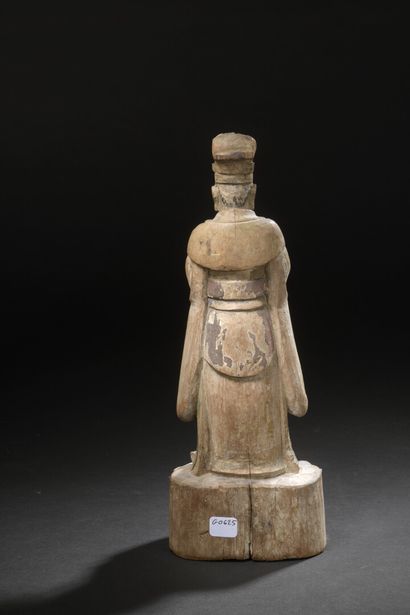 null Statuette de dignitaire en bois 


Chine, XVIIe-XVIIIe siècle


Représenté debout...