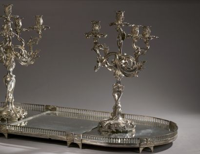  Surtout de table en métal argenté style Louis XVI, XIXe siècle 
À décor ajouré,...