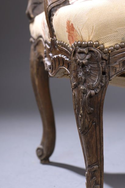  Grand fauteuil à la reine en bois mouluré et sculpté par Cresson d'époque Louis...
