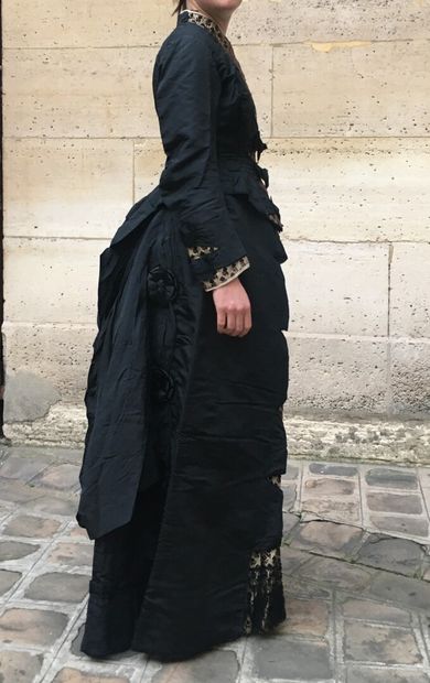 null Day dress, signed L. Savarre, 7 rue de la Bourse, Paris, circa 1885, black gros...