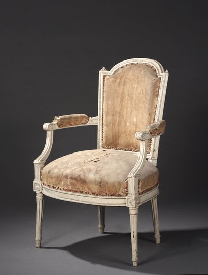 null Louis XVI period armchair with cabriolet back by Henri Jacob

It stands on tapered,...