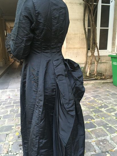 null Coat, circa 1885, buttoned top coat in black gros de Tours trimmed with glass...