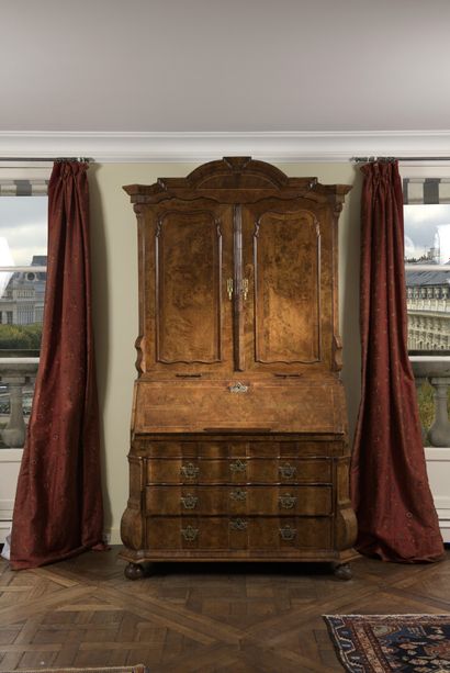 null Walnut burr veneer scriban, Holland, late 18th-early 19th century

It is of...