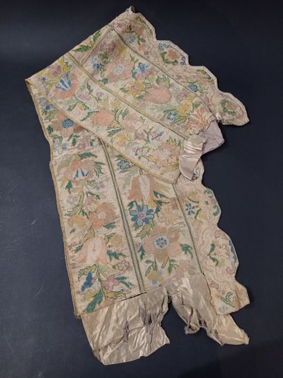 null Lambrequin composé de bandes de tapisserie, fin du XVIIe-début du XVIIIe siècle,...