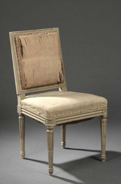 null Chaise en bois mouluré sculpté et laqué d'après Boulard, de style Louis XVI

À...