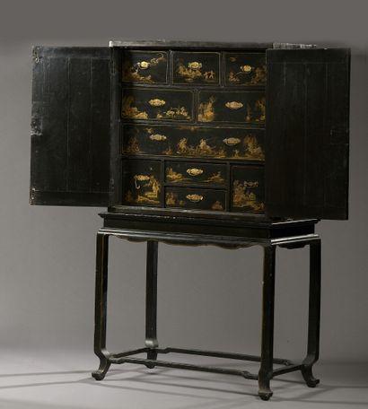 null Cabinet in lacquered wood in the Chinese style, late 18th century

Decorated...