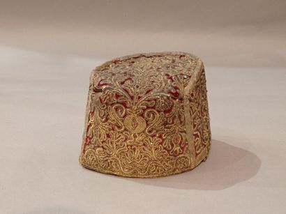 Kokochnik, Russie, XIXe siècle, coiffe cylindrique...