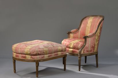  Louis XVI period molded and carved wood Duchess 
With a gondola back, it stands...