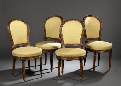  Suite de quatre chaises en bois mouluré et sculpté attribuées à Georges Jacob d'époque...