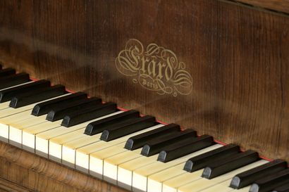  ERARD Paris 
Last grand piano n°1 of Pauline Viardot Rosewood and rosewood veneer,...
