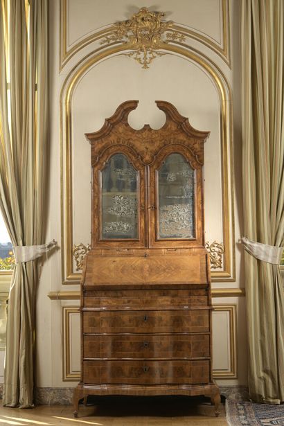 null Walnut veneered scriban, Northern Italy late 18th century

Opening with two...